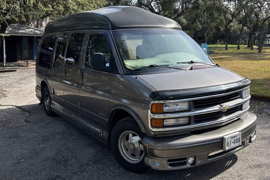 1999 Chevrolet Express sold for $17,250