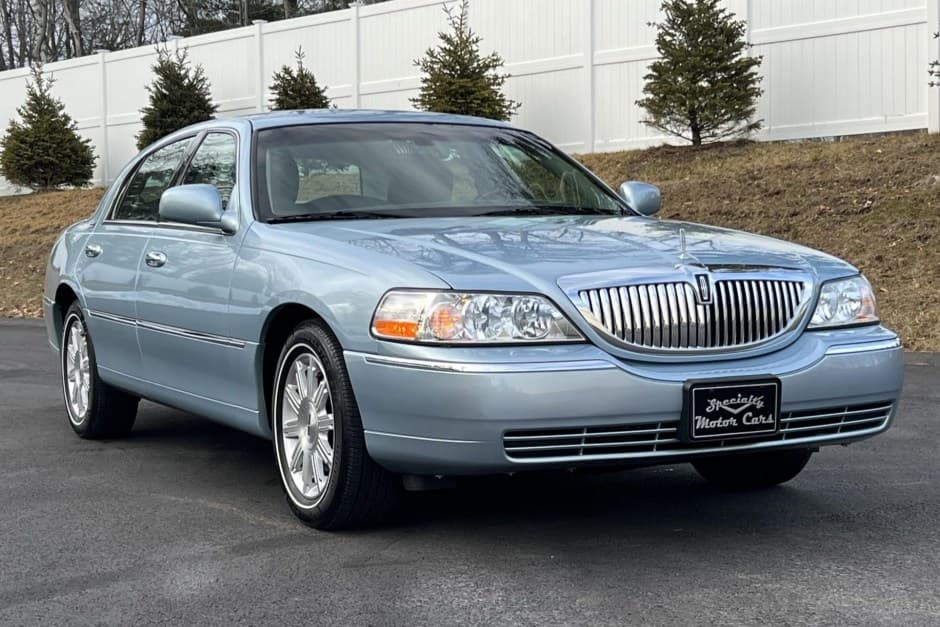 2011 Lincoln Town Car sold for $36,500