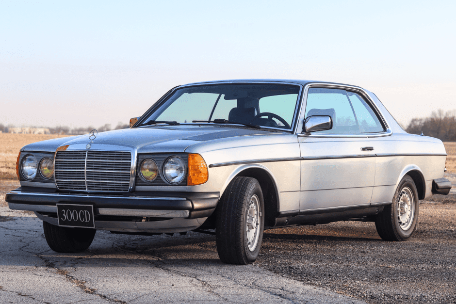 1983 Mercedes-Benz W123 sold for $19,500