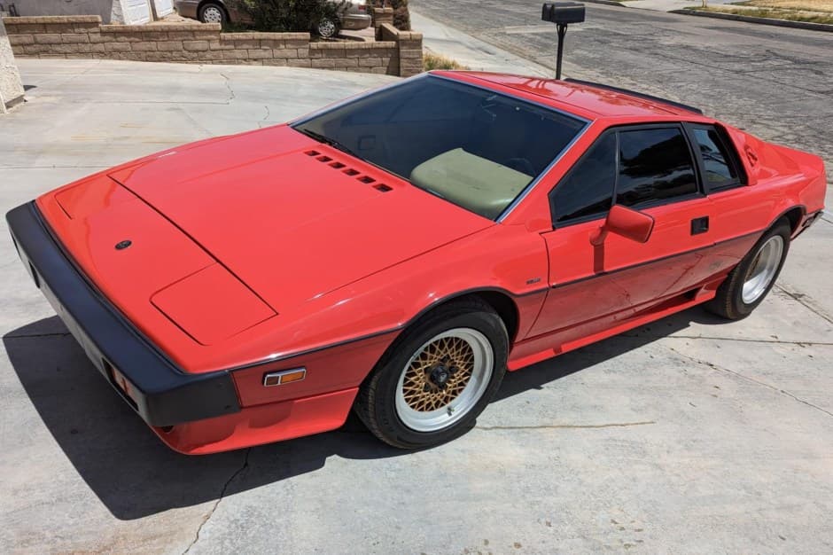 1987 Lotus Esprit sold for $29,000