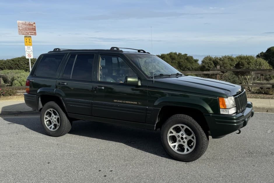 1996 Jeep ZJ Grand Cherokee sold for $4,600