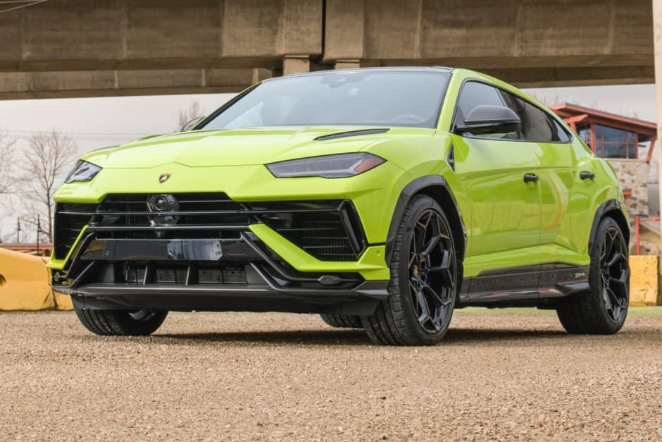 2023 Lamborghini Urus sold for $251,000