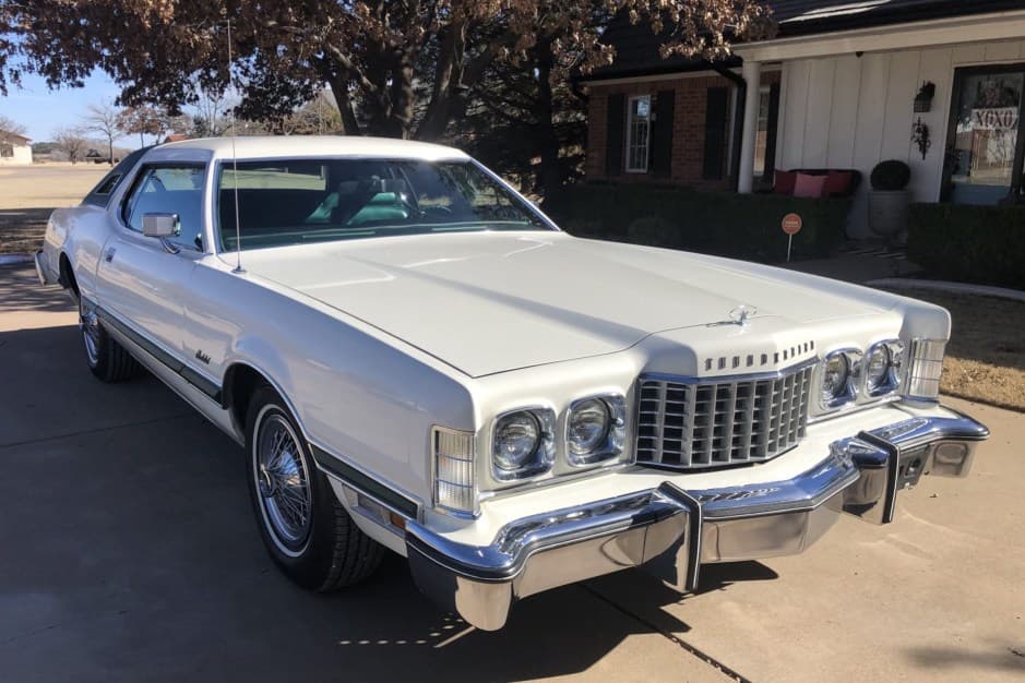 1976 Ford Thunderbird (1972-1976) sold for $9,600