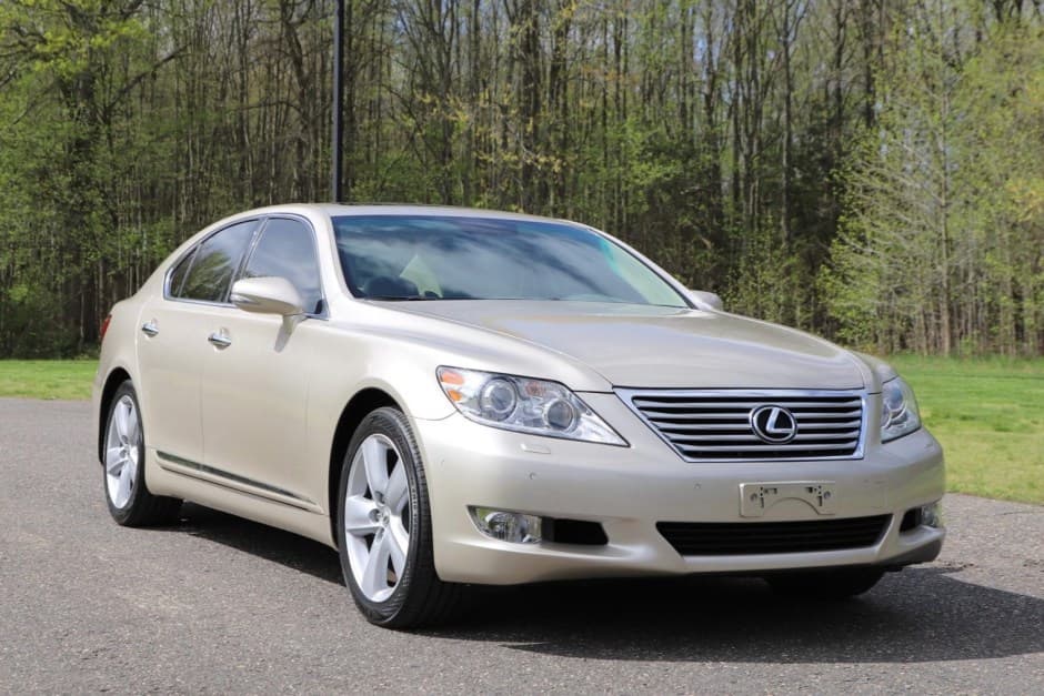 2011 Lexus LS Sedan sold for $23,700