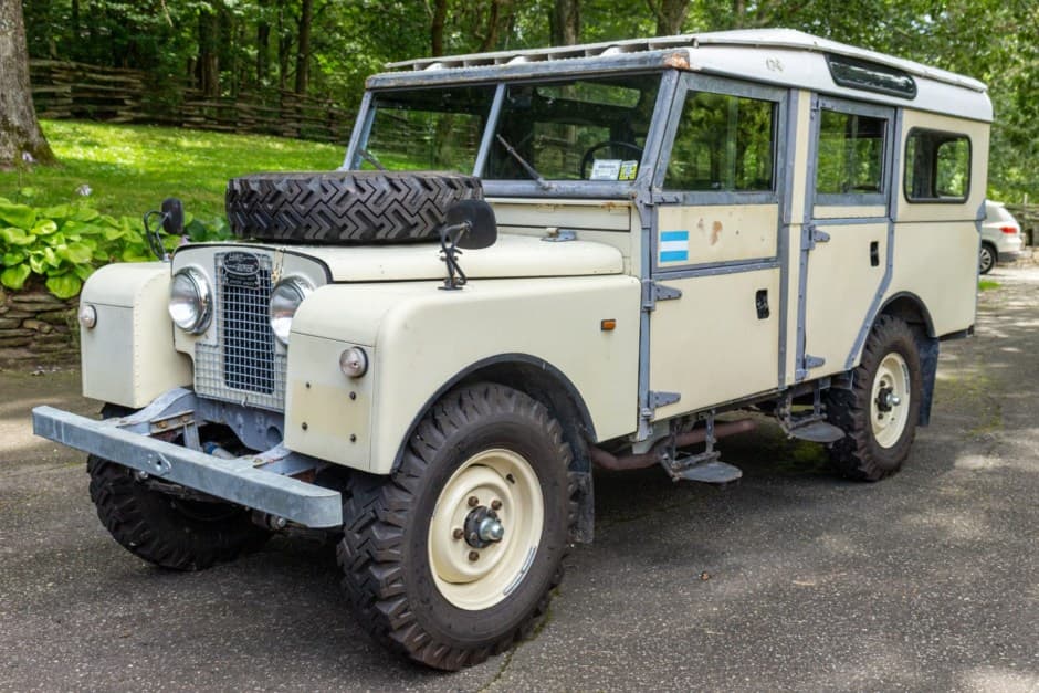 1958 Land Rover Series 109 sold for $31,000