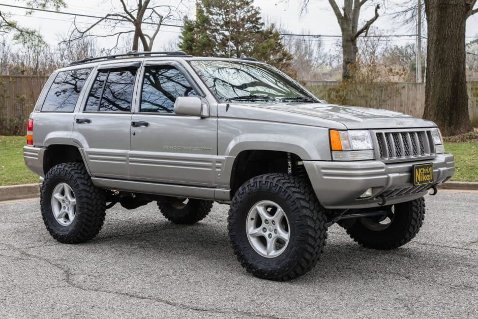 1998 Jeep ZJ Grand Cherokee sold for $12,250