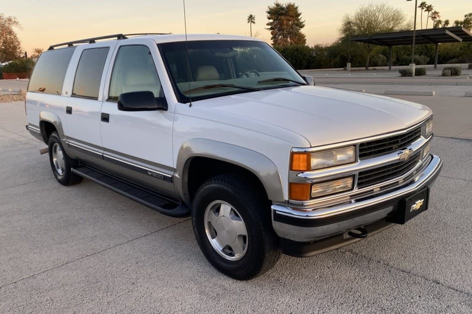 1998 Chevrolet Suburban (GMT400 1992-1999) sold for $18,275
