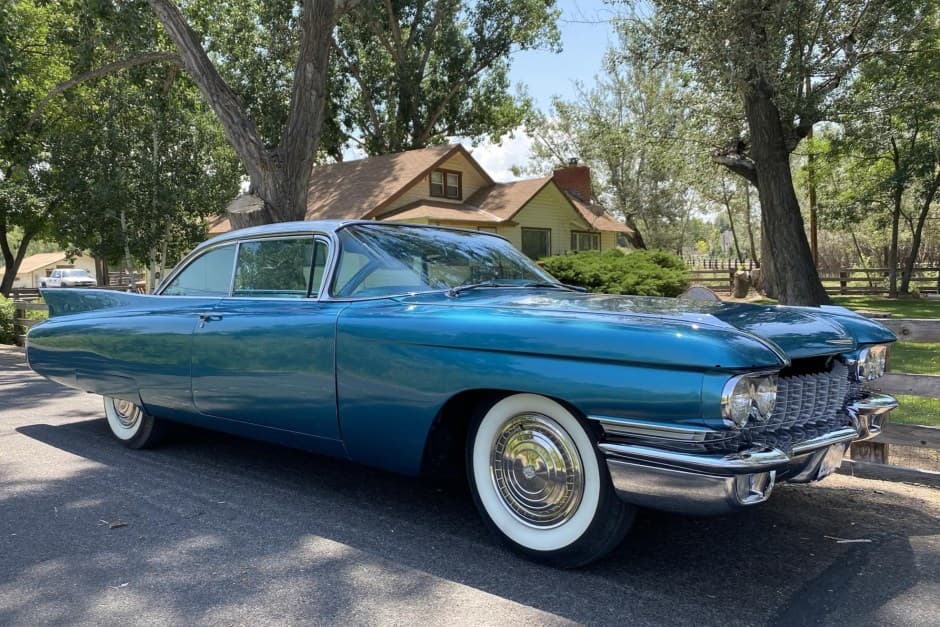 1960 Cadillac DeVille sold for $23,250