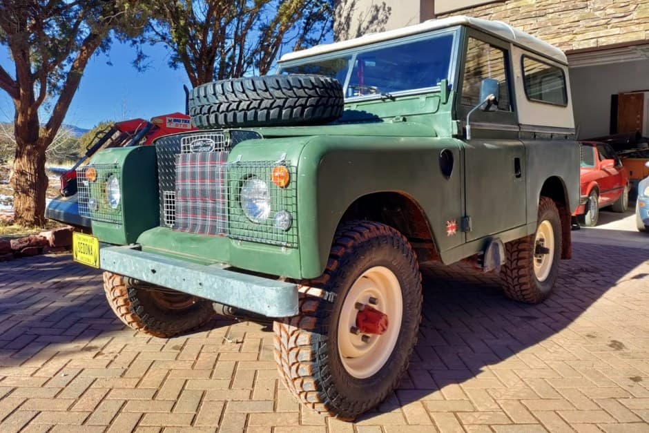 1972 Land Rover Series 88 sold for $12,500