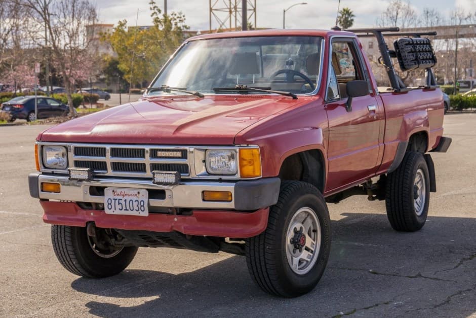 1986 Toyota Pickup (N50/N60/N70 1984-1988) sold for $13,000