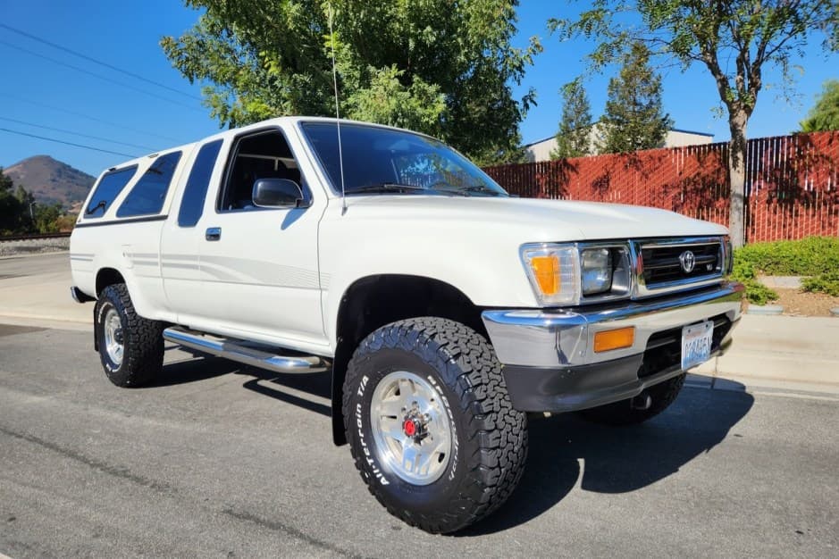 1991 Toyota Pickup (N80/90/100/110 1989-1997) sold for $19,500
