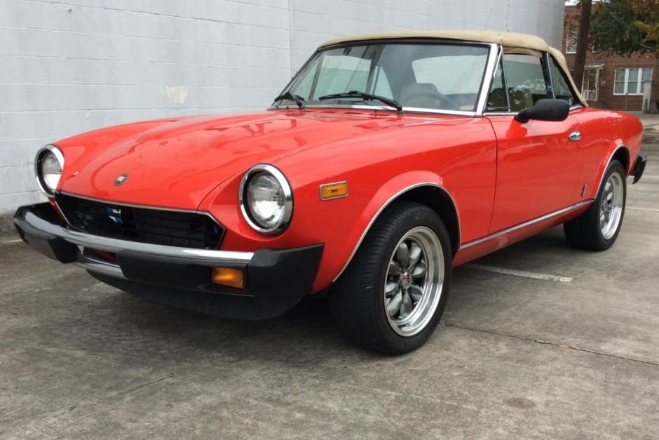 1981 Fiat 124 Spider (1966-1985) sold for $8,850