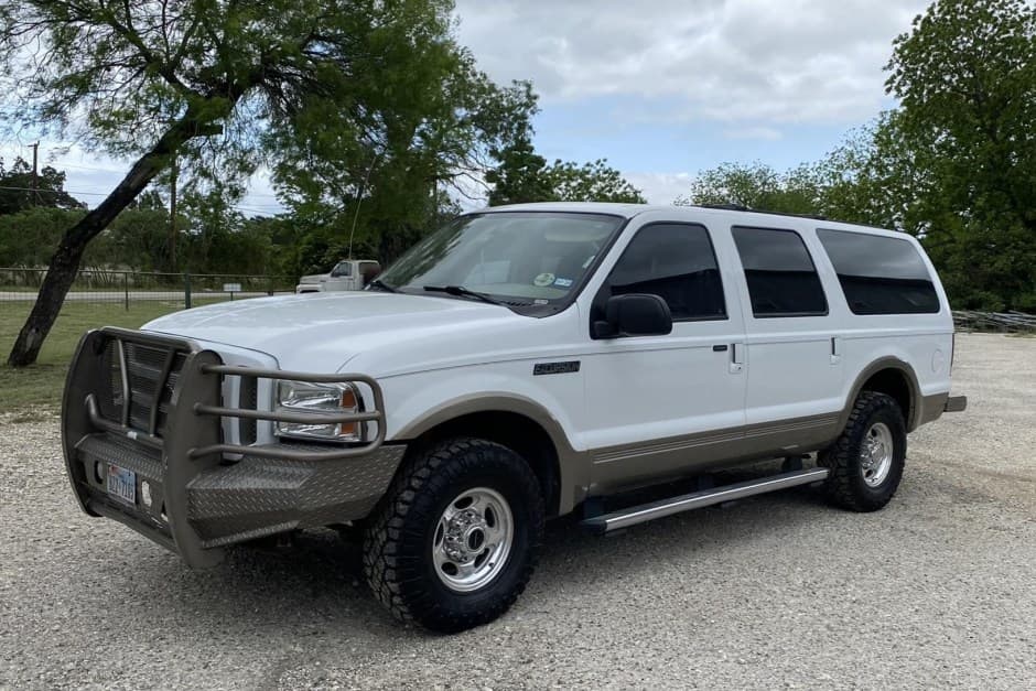 2005 Ford Excursion sold for $25,250