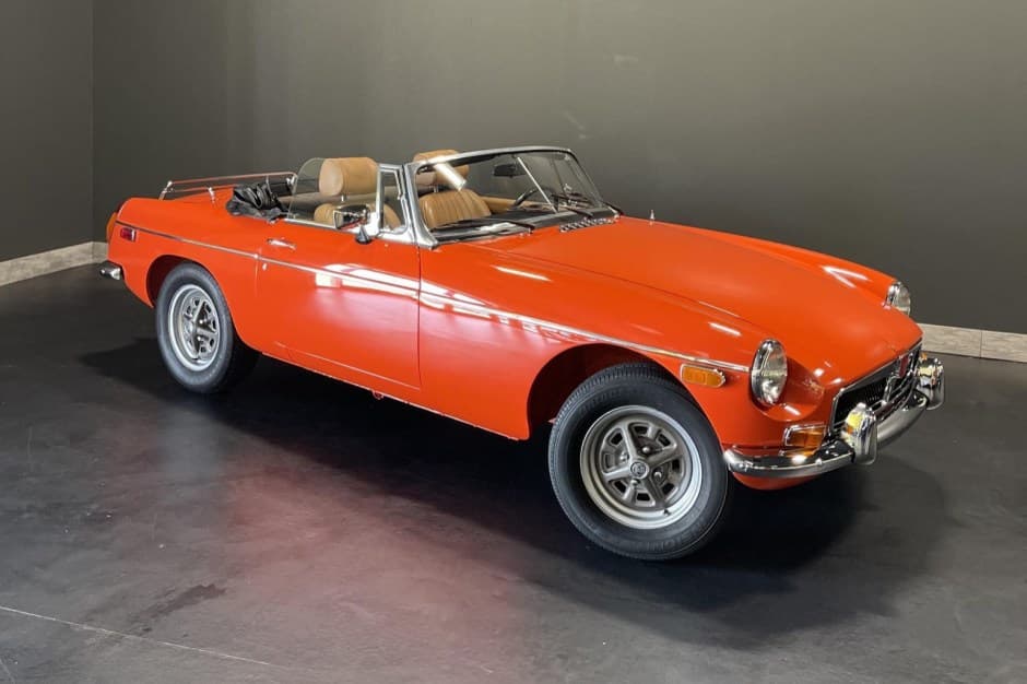 1975 MG MGB sold for $16,250