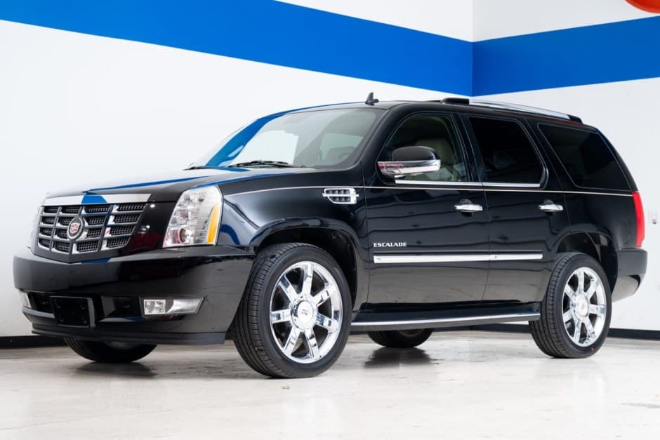 2010 Cadillac Escalade & EXT GMT900 (2007-2014) sold for $34,250