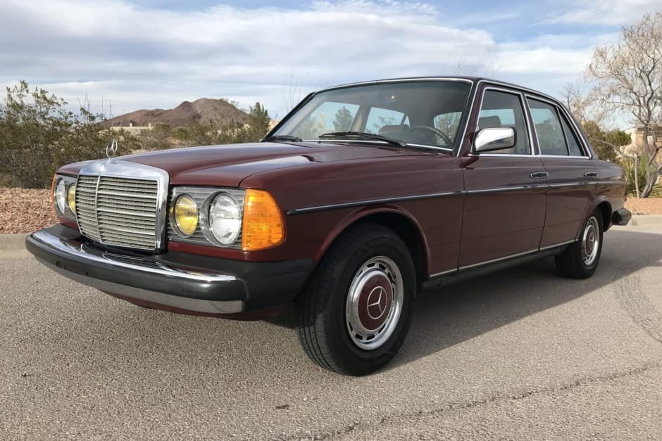 1983 Mercedes-Benz W123 sold for $24,000