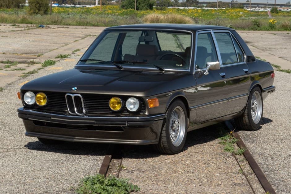 1975 BMW E12 5-Series sold for $37,000