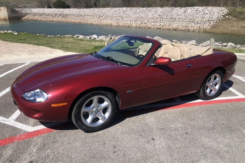 2000 Jaguar XK8 sold for $10,751