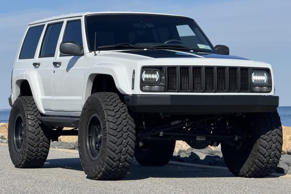 2001 Jeep XJ Cherokee sold for $13,000