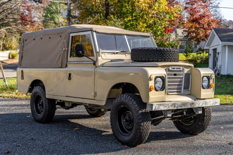 1975 Land Rover Series 109 sold for $20,000