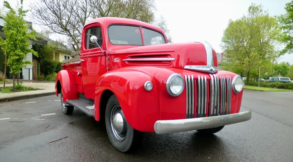 1946 Ford Pickup 1940-1947 sold for $30,505