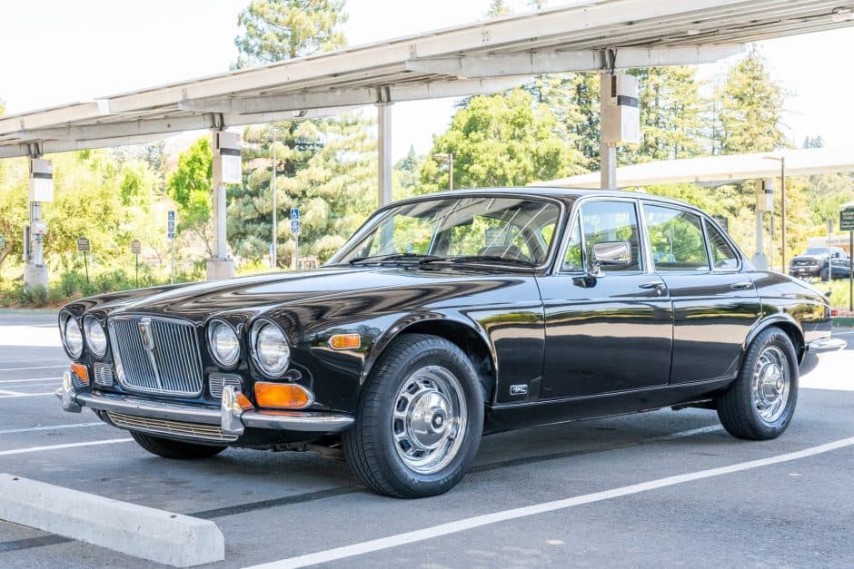 1972 Jaguar XJ Series 1 (1968-1973) sold for $12,000