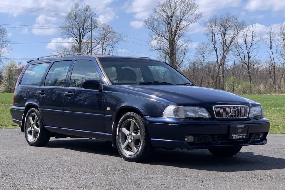 1998 Volvo V70R sold for $22,000