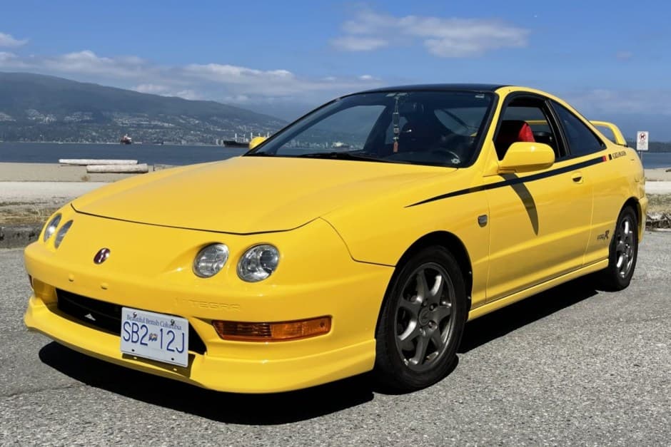 2000 Acura Integra Type R sold for $25,500