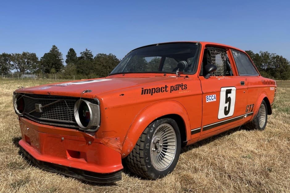 1973 Volvo 140 sold for $9,250