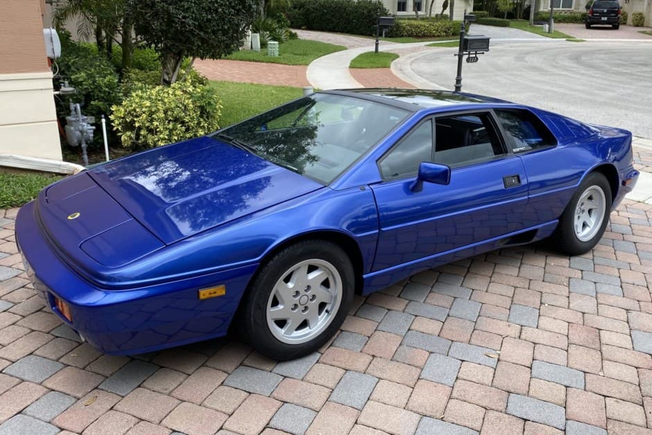 1988 Lotus Esprit sold for $20,500