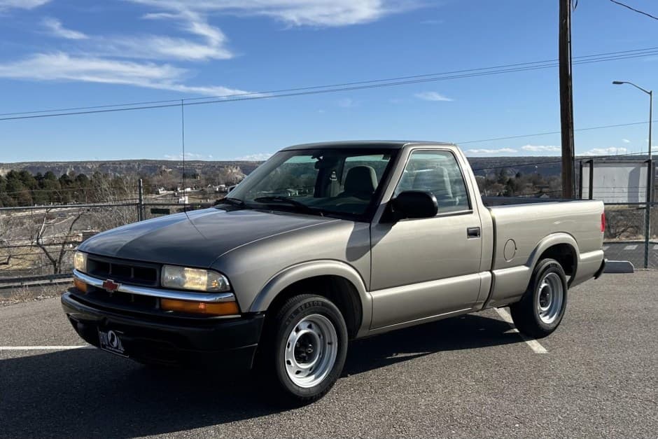 2003 Chevrolet S-10 (1994-2004) sold for $14,500
