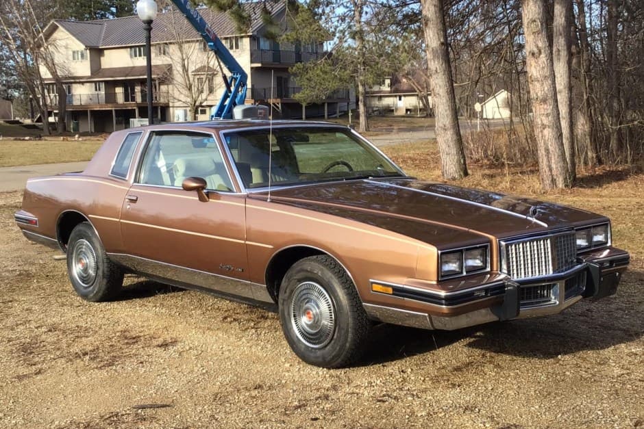 1985 Pontiac Grand Prix sold for $7,600