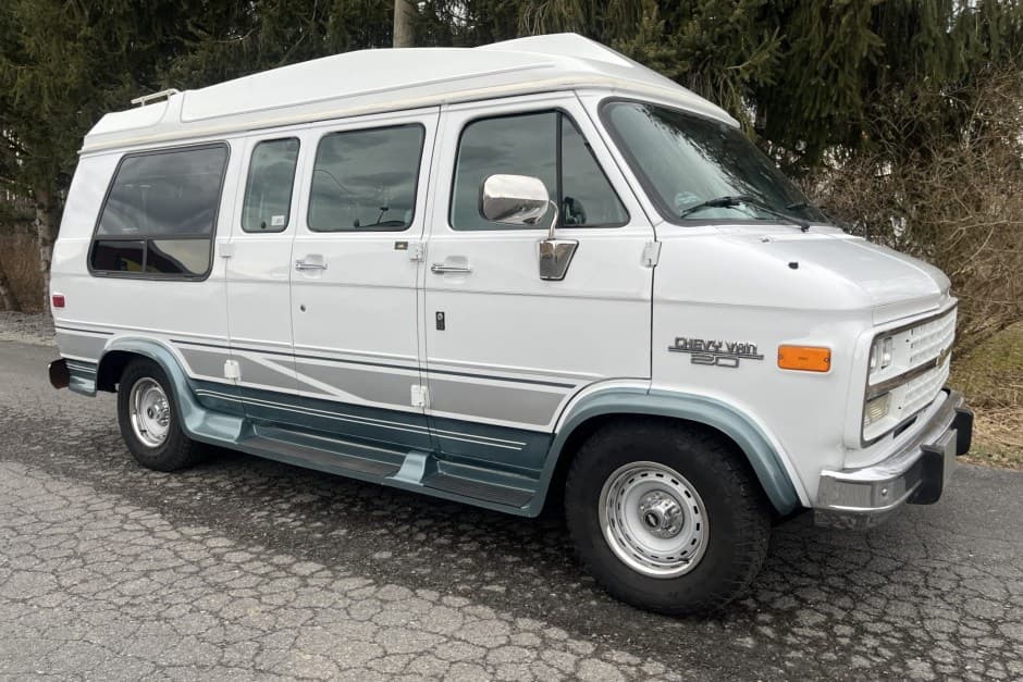 1993 Chevrolet G-Series Van sold for $13,000