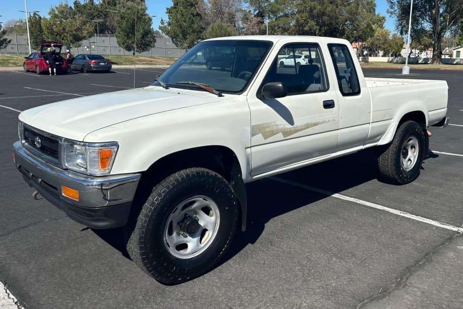 1992 Toyota Pickup (N80/90/100/110 1989-1997) sold for $10,000