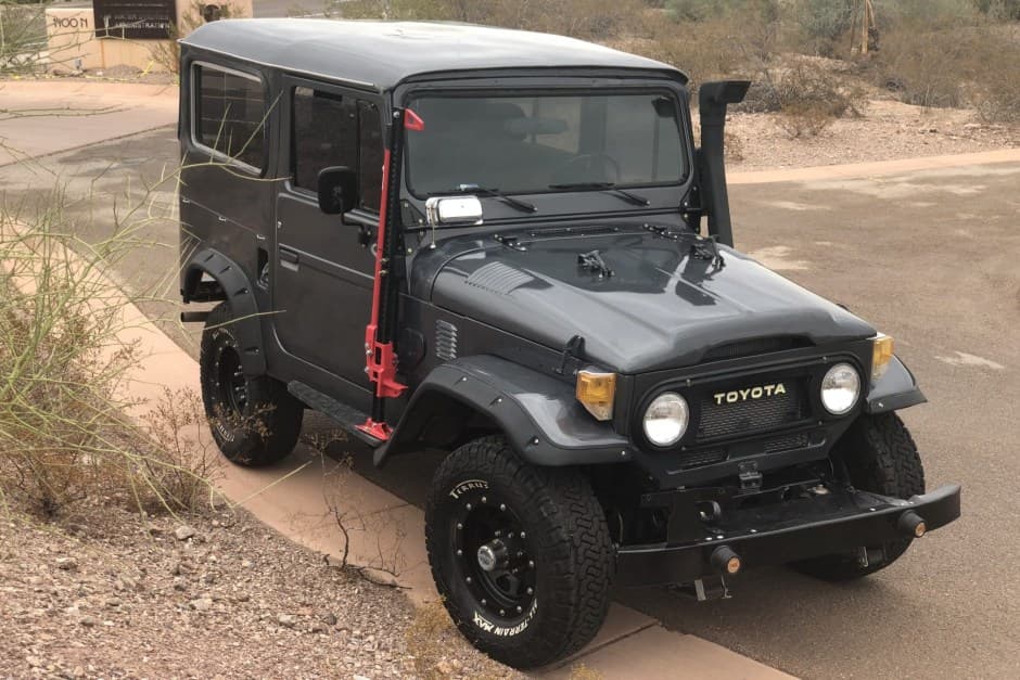 1976 Toyota Land Cruiser FJ40 sold for $15,250