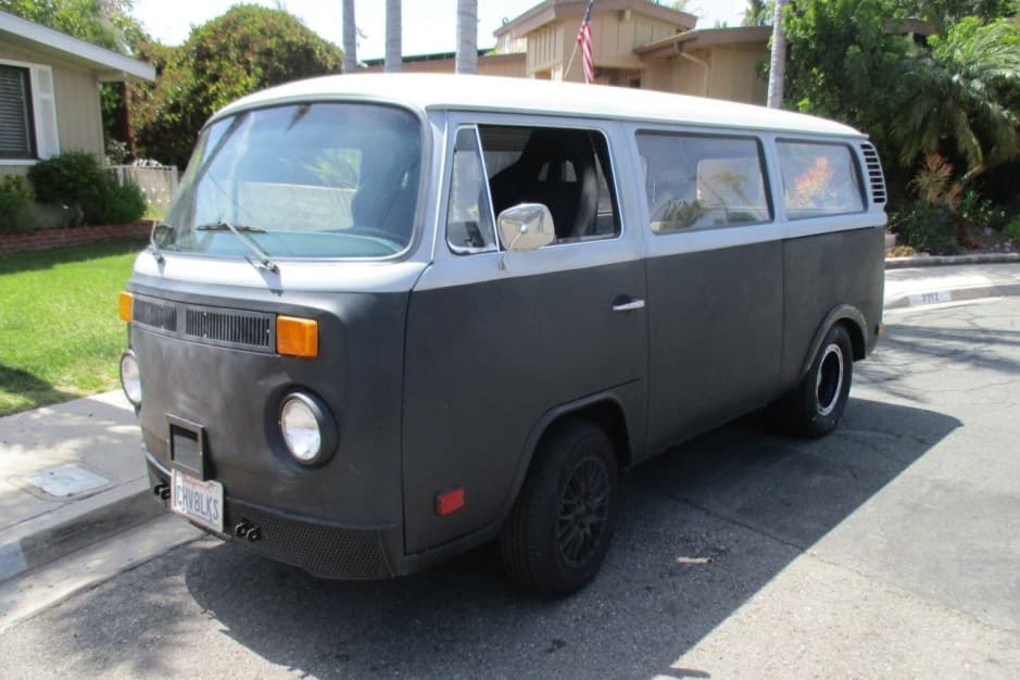 1973 Volkswagen Bay-Window Bus sold for $8,200
