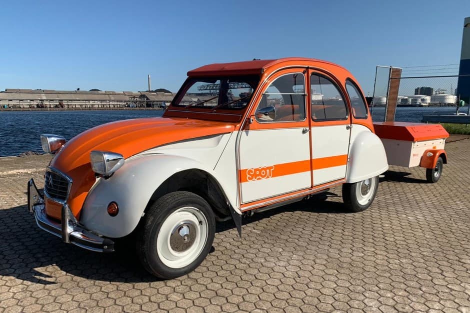 1987 Citroen 2CV sold for $8,888