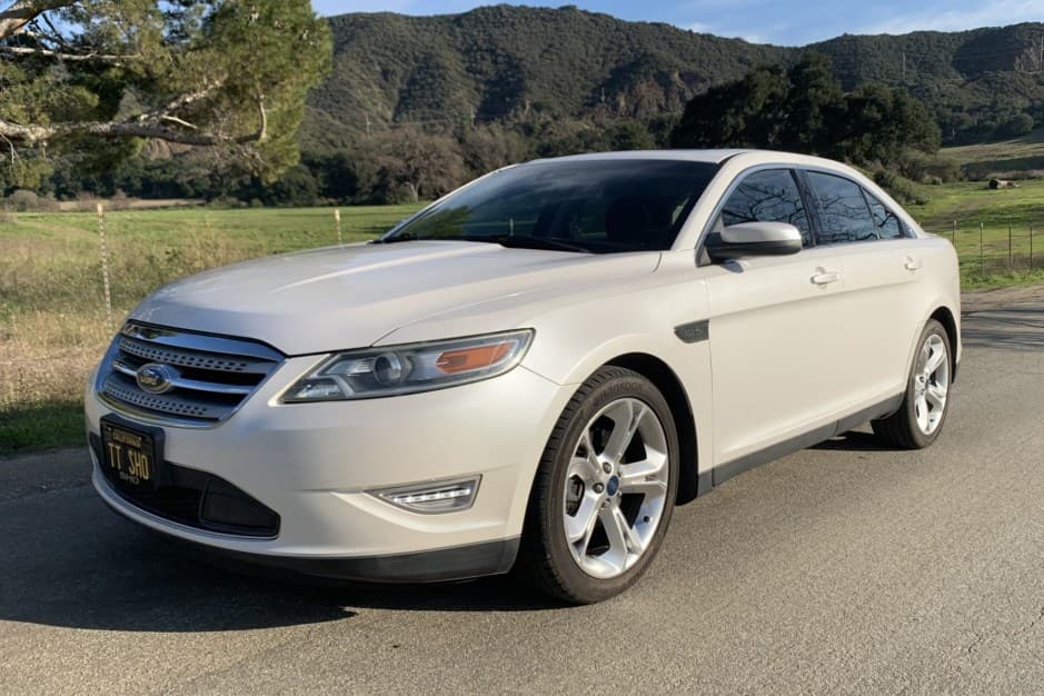 2010 Ford Taurus SHO sold for $11,662