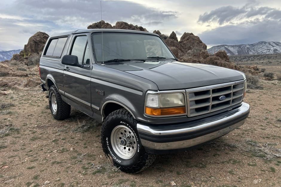 1992 Ford Bronco 4th-5th Generations 1987-1996 sold for $15,500
