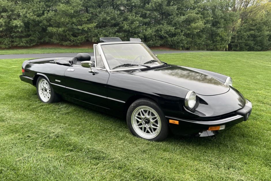 1986 Alfa Romeo 105/115 Spider Series 3 sold for $10,000