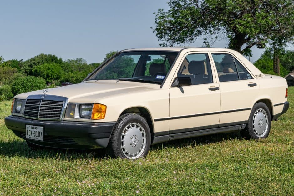 1986 Mercedes-Benz W201 190 sold for $8,800