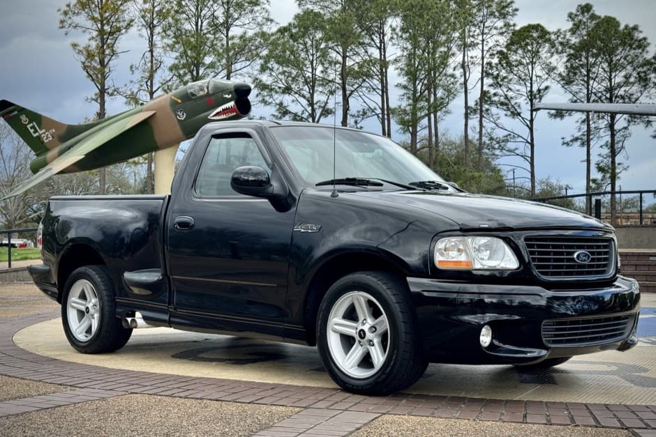 2004 Ford F-150 SVT Lightning sold for $32,500