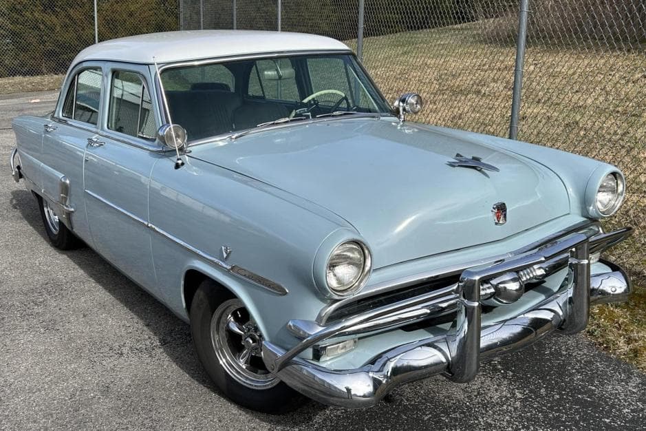 1953 Ford Customline sold for $9,000