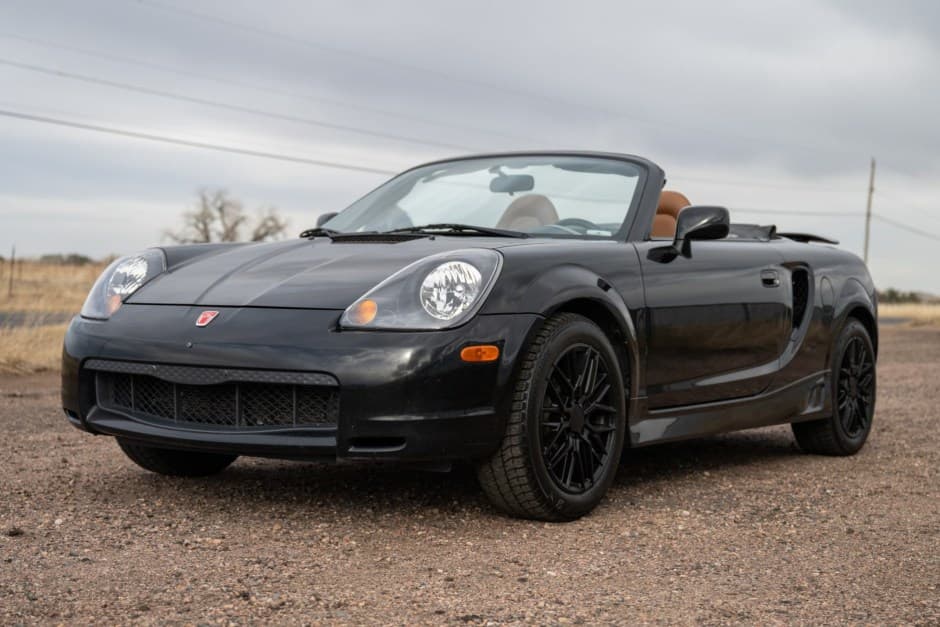 2001 Toyota W30 MR2 sold for $8,850