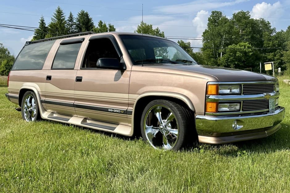 1994 Chevrolet Suburban (GMT400 1992-1999) sold for $10,800
