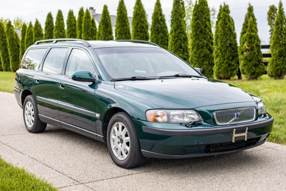2002 Volvo V70 sold for $9,100
