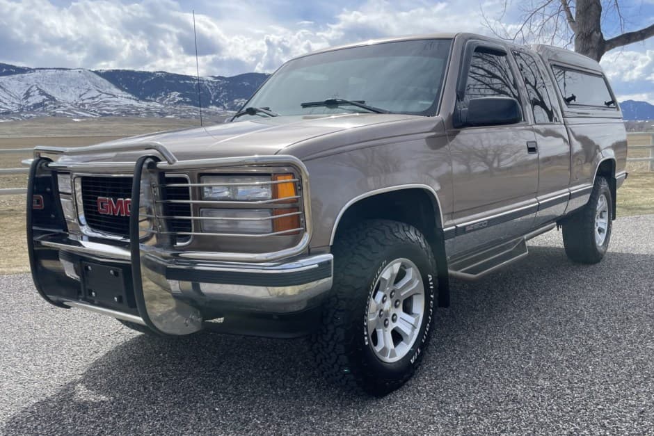 1997 GMC Sierra (GMT400 1988-2002) sold for $11,750