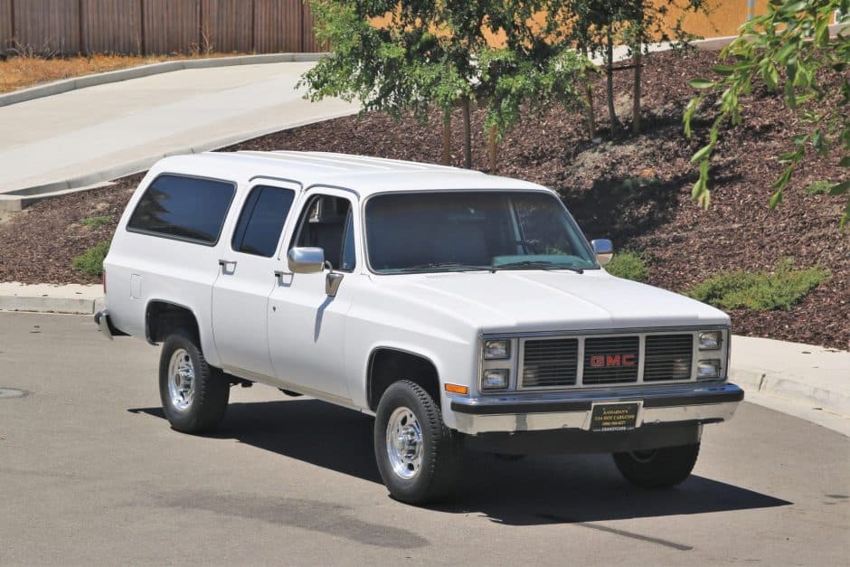 1985 GMC Suburban (1973-1991) sold for $21,027