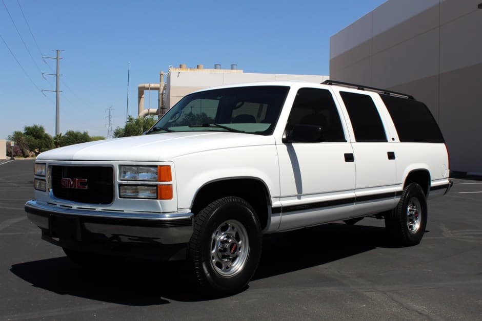 1999 GMC Suburban (GMT400 1992-1999) sold for $23,500