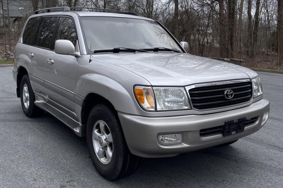 2000 Toyota Land Cruiser 100-Series sold for $13,250